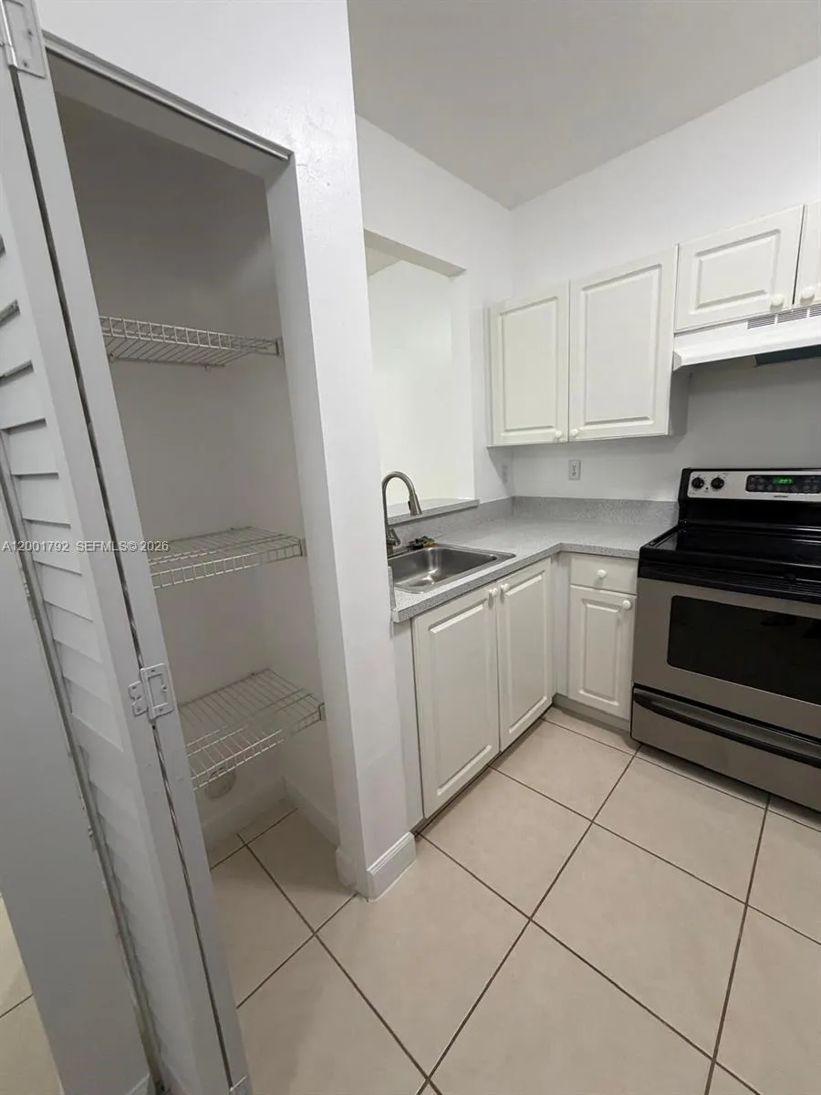 1300 NE 109th St # 404, Miami FL 33161