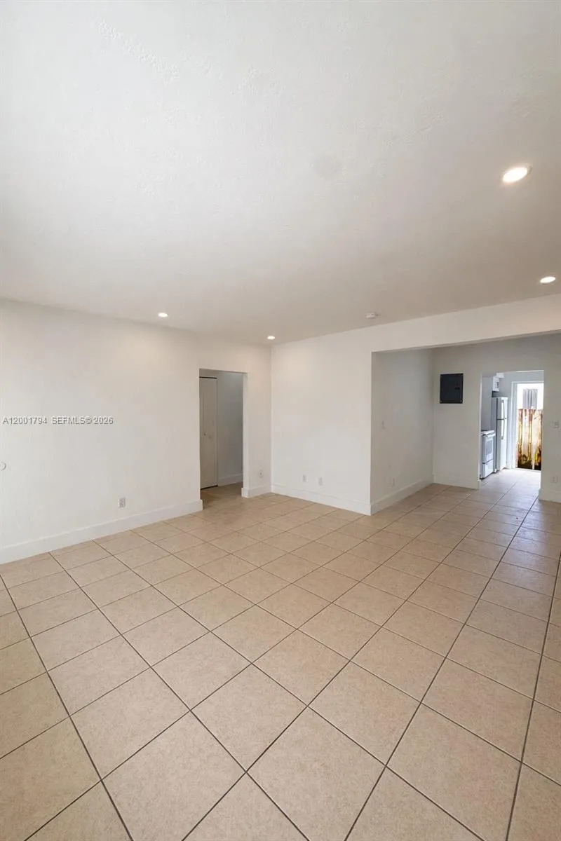 935 Bay Dr # 4, Miami Beach FL 33141