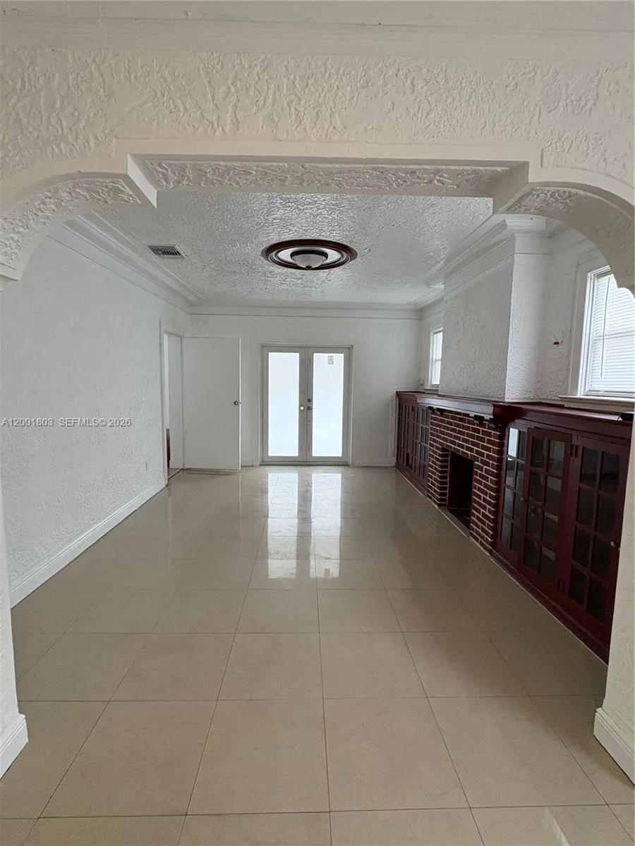 1560 NW 25th Ave # 1, Miami FL 33125