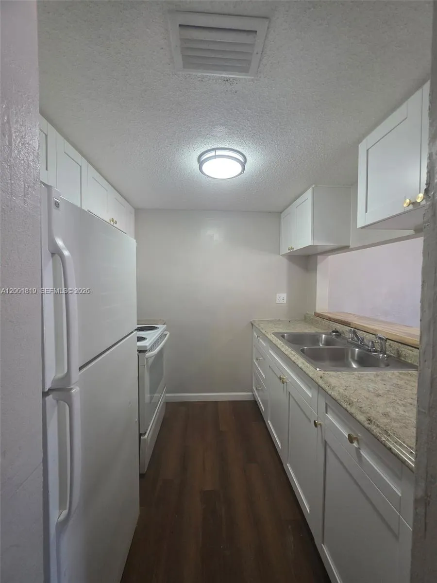 313 Country Club Oval # 11, Daytona FL 32114