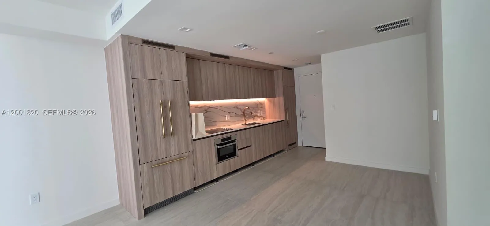 77 SE 5 # 2108, Miami FL 33131