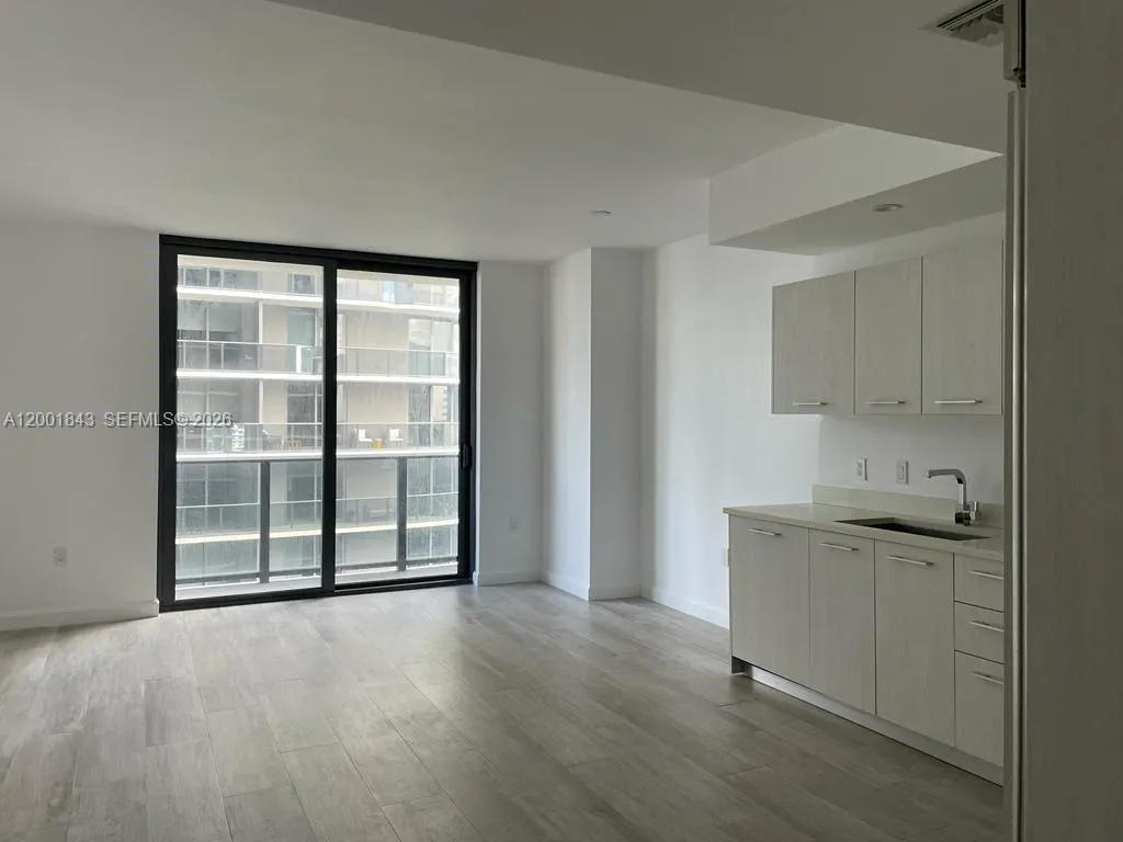 55 SW 9th St # 3102, Miami FL 33130