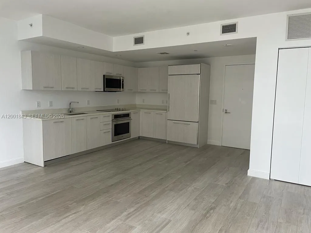 55 SW 9th St # 3102, Miami FL 33130