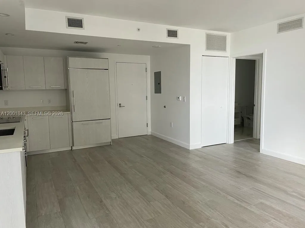 55 SW 9th St # 3102, Miami FL 33130