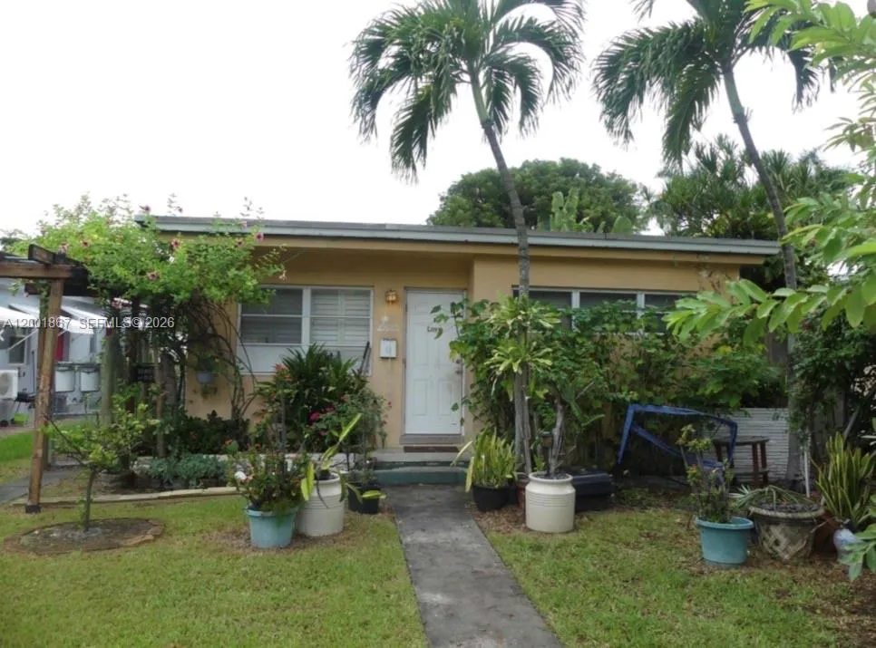 1629 Mayo St, Hollywood FL 33020