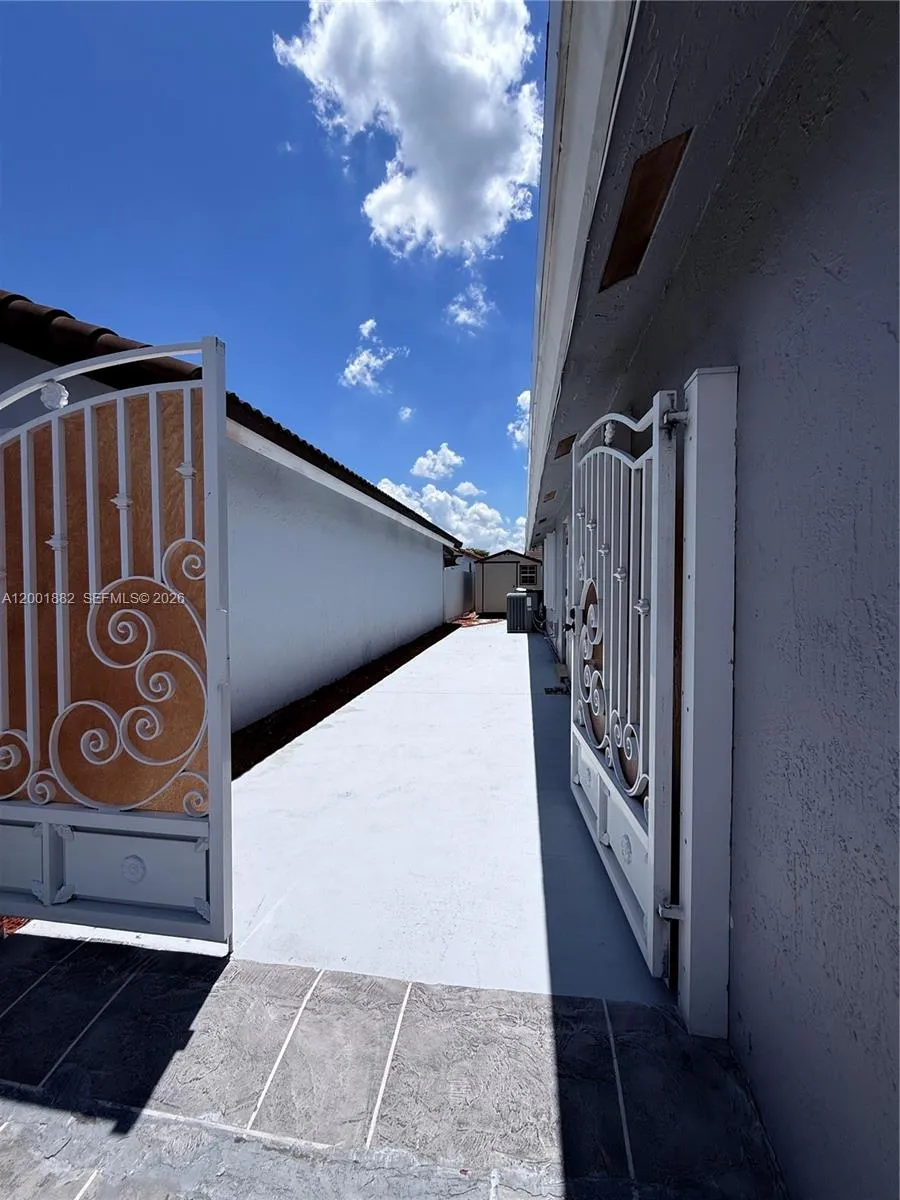 14220 SW 53rd St # B, Miami FL 33175