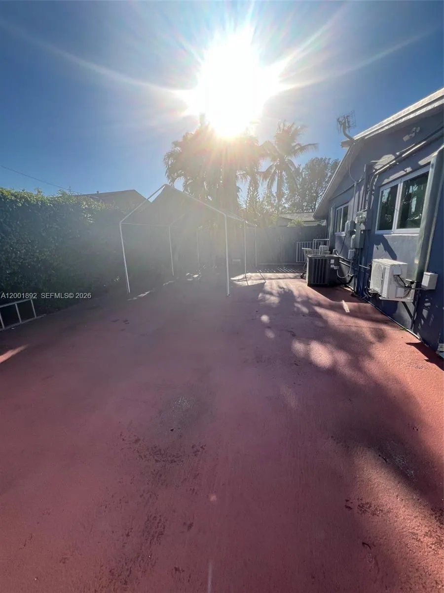 6900 SW 22nd St, Miami FL 33155