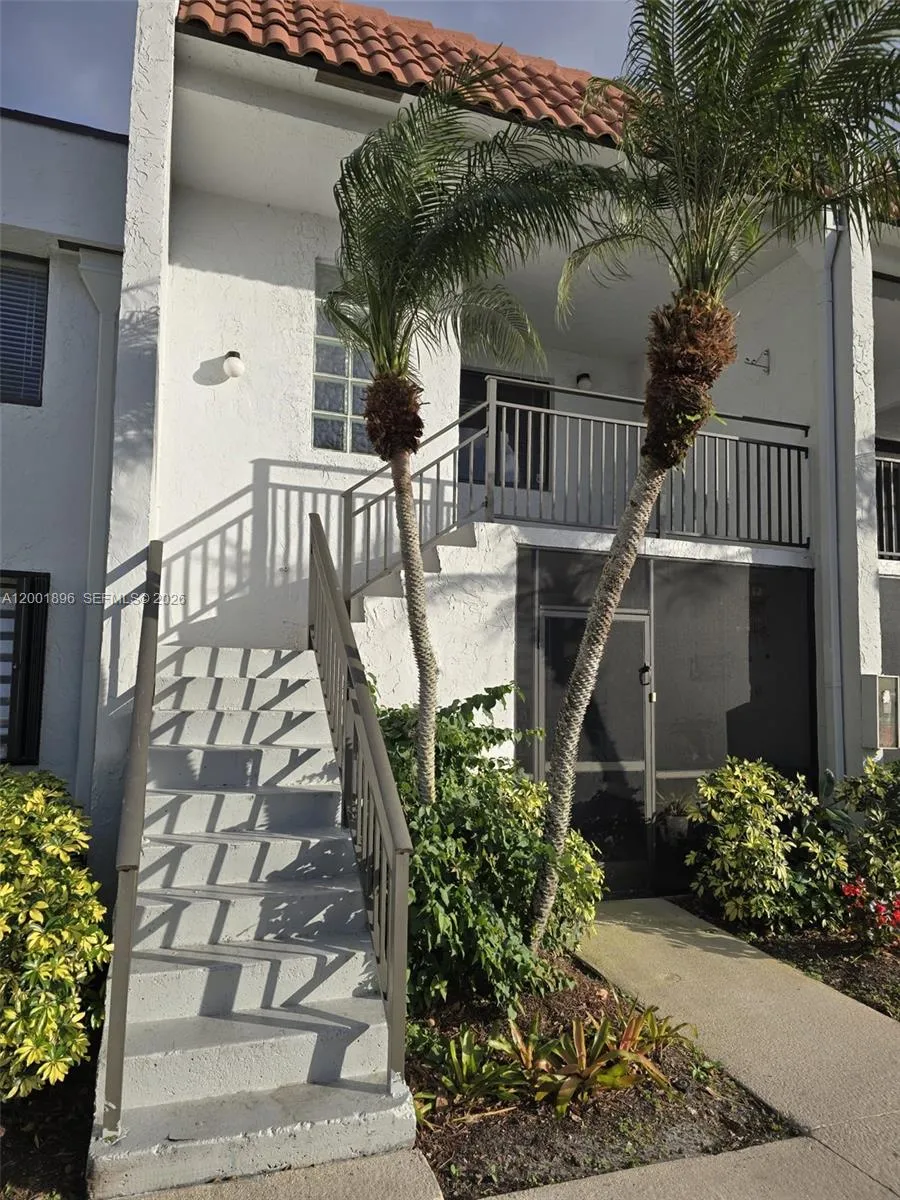 310 Racquet Club Rd # 204, Weston FL 33326