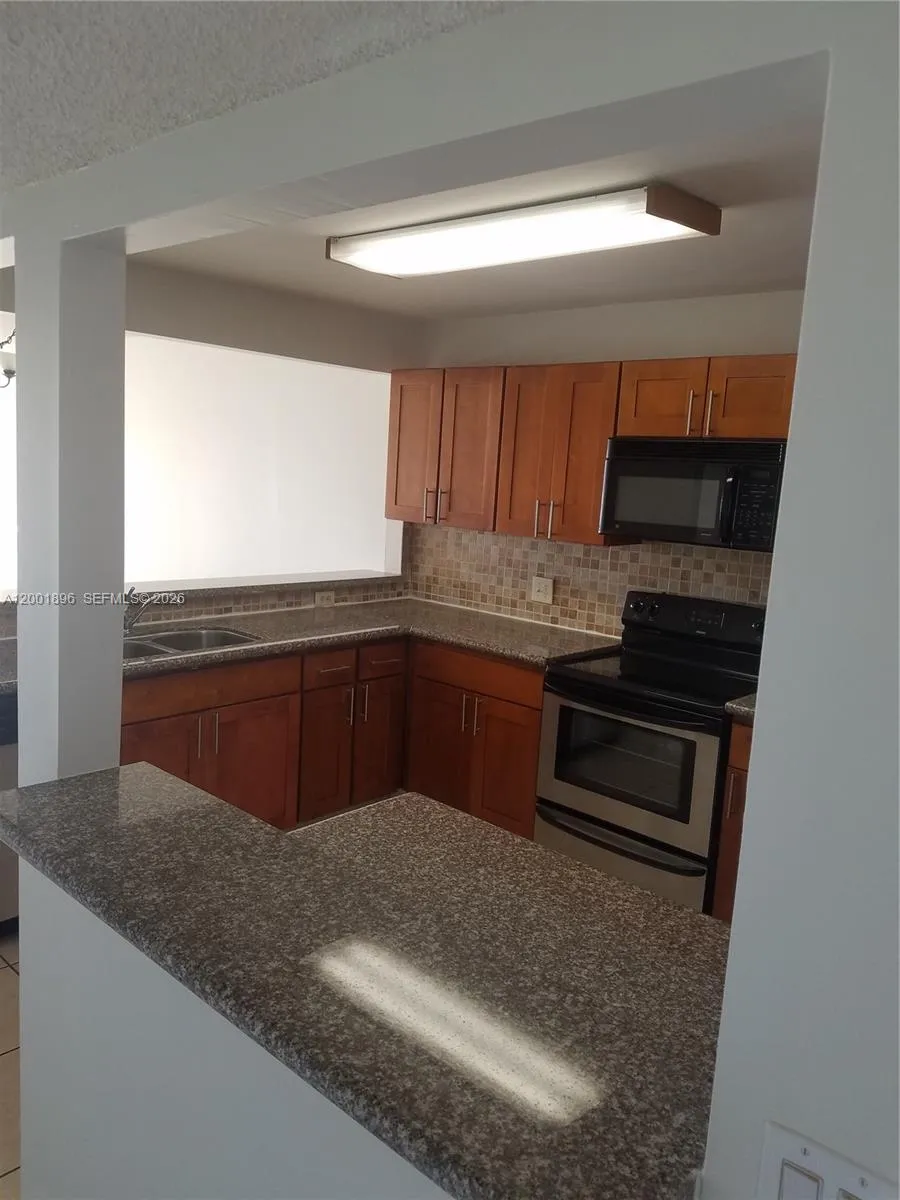 310 Racquet Club Rd # 204, Weston FL 33326