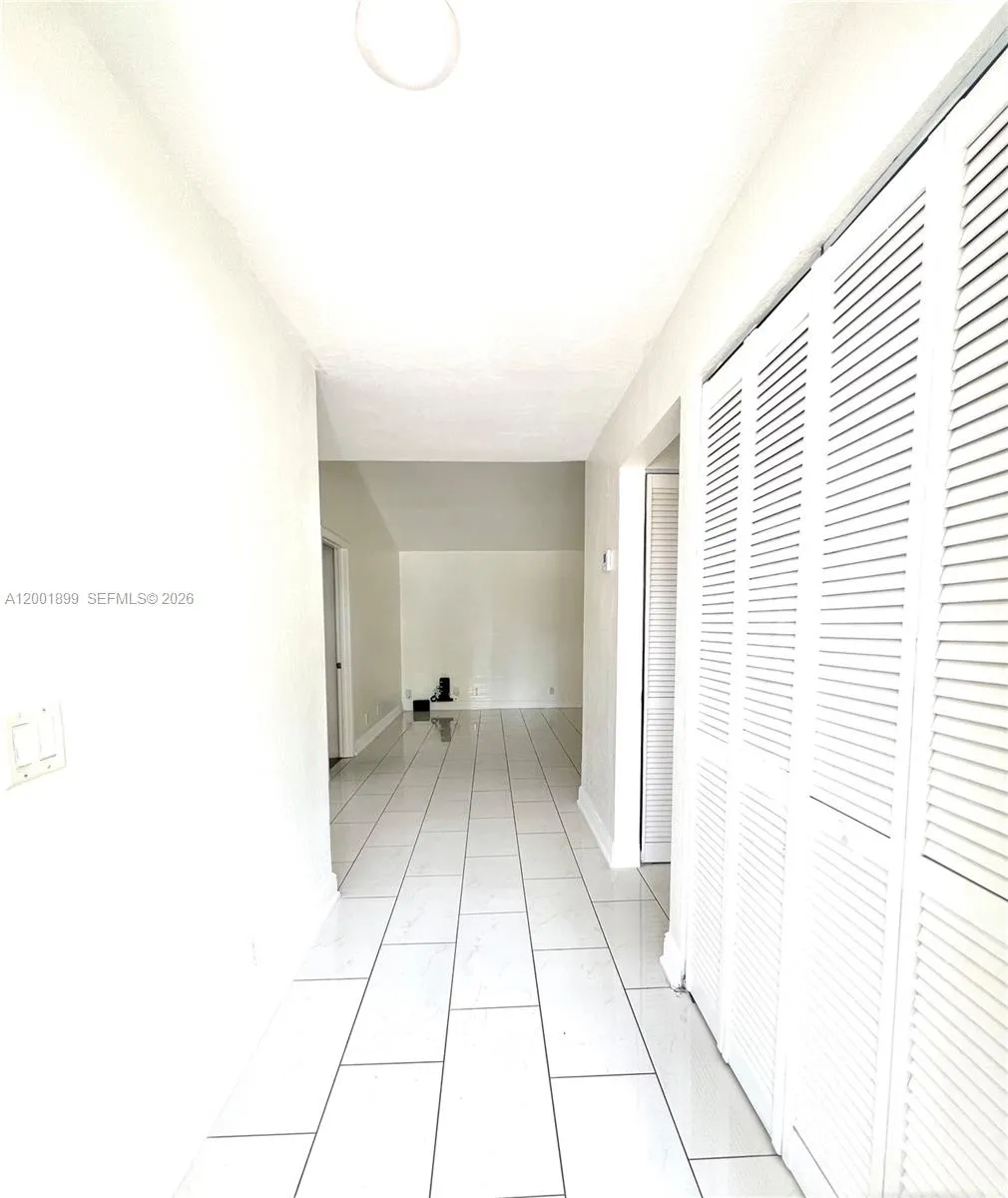 6109 NW 171st St, Hialeah FL 33015