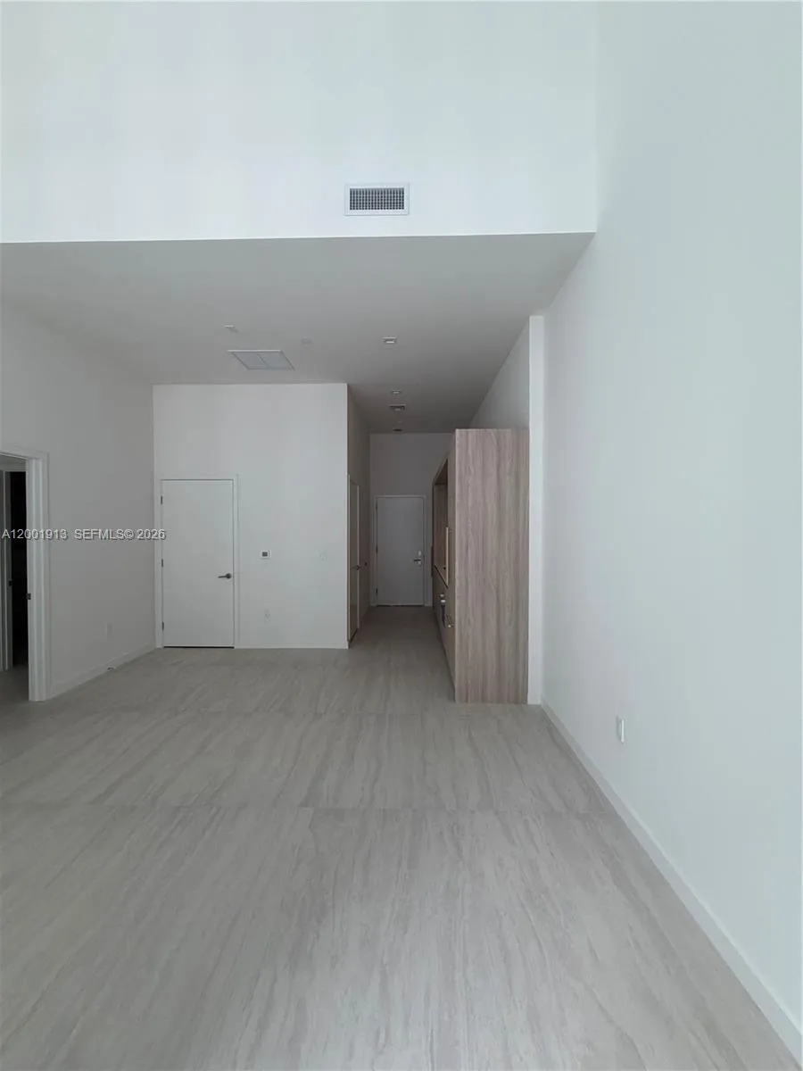 77 SE 5th Street # 1007, Miami FL 33131