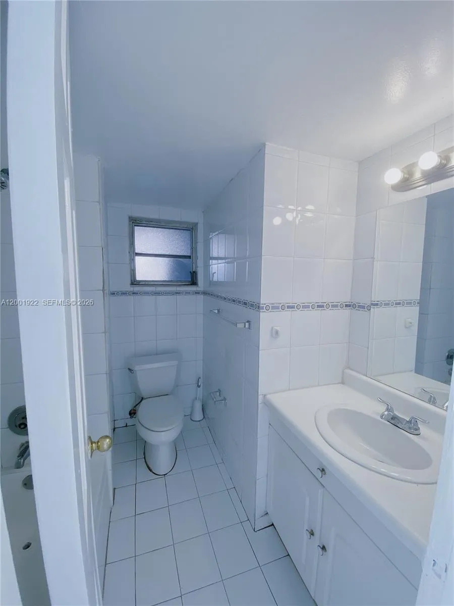 870 NW 87th Ave # 110, Miami FL 33172