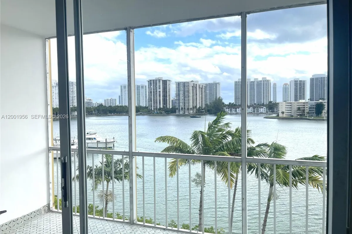 2861 Leonard Dr # F505, Aventura FL 33160