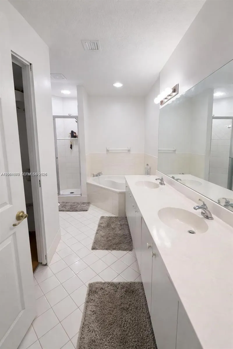 5724 NW 112th Pl # 5724, Doral FL 33178