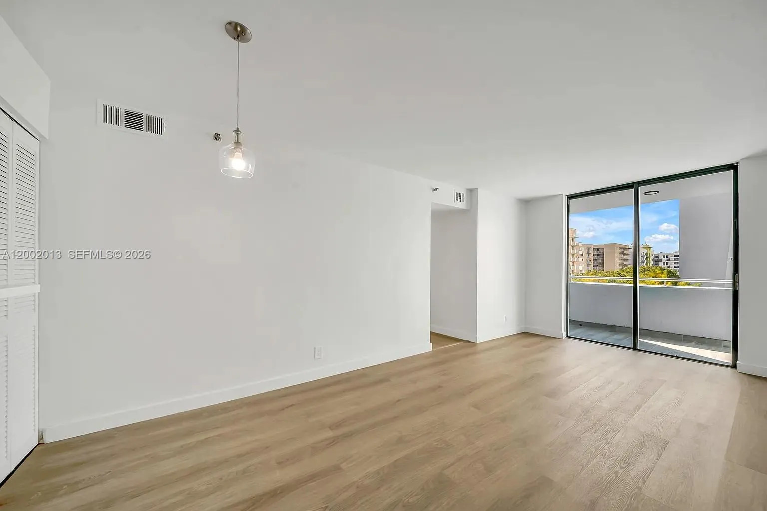 501 SW 1st St # 502, Miami FL 33130