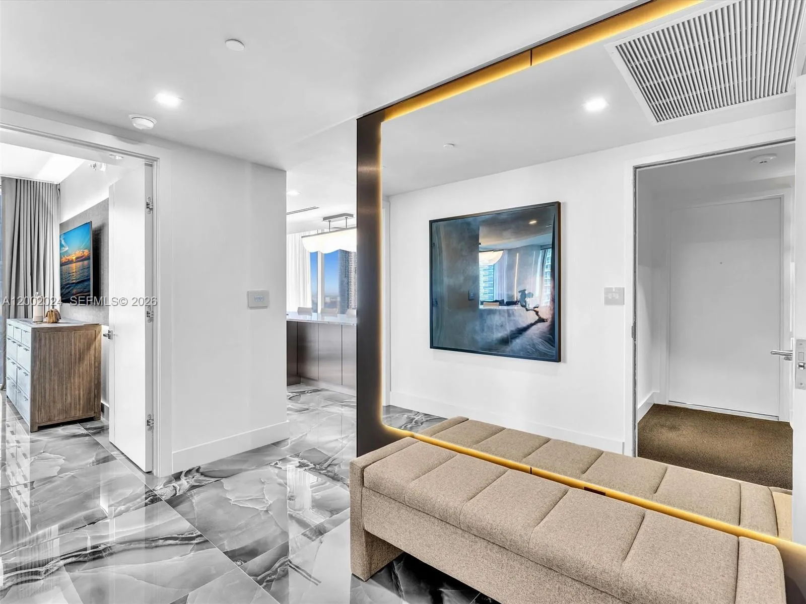 475 Brickell Ave # 2715, Miami FL 33131