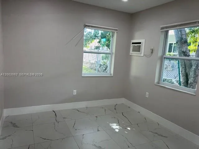 922 NW 2nd St # 4, Miami FL 33128