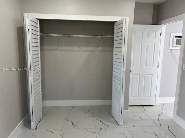 922 NW 2nd St # 4, Miami FL 33128