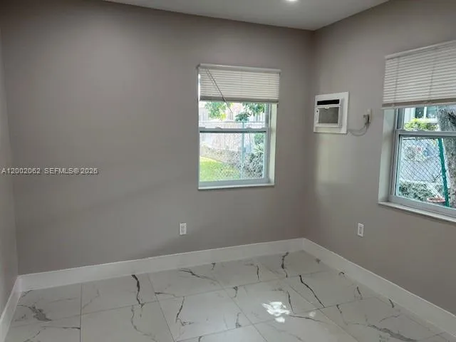 922 NW 2nd St # 4, Miami FL 33128