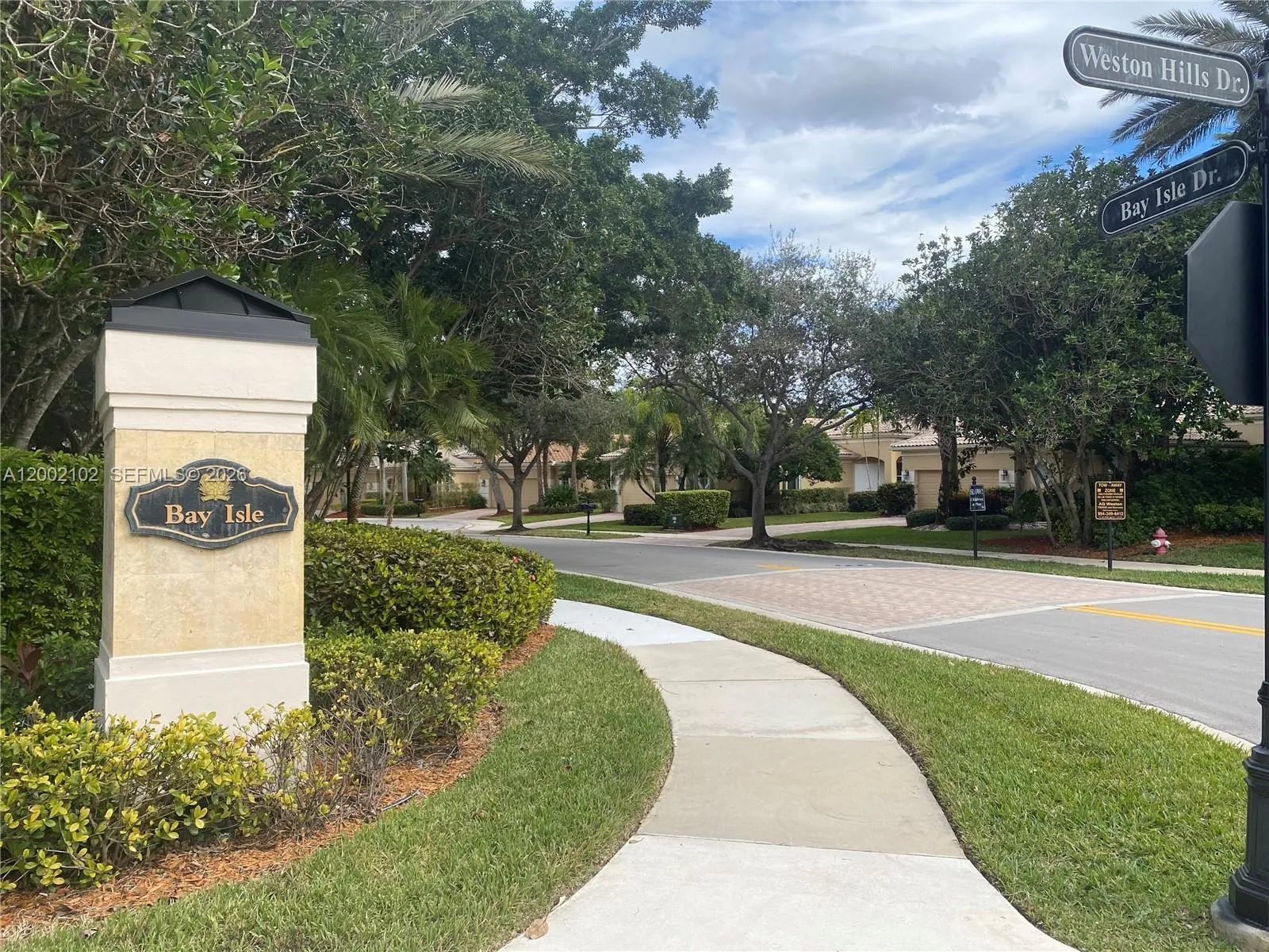 2486 Bay Isle Dr, Weston FL 33327