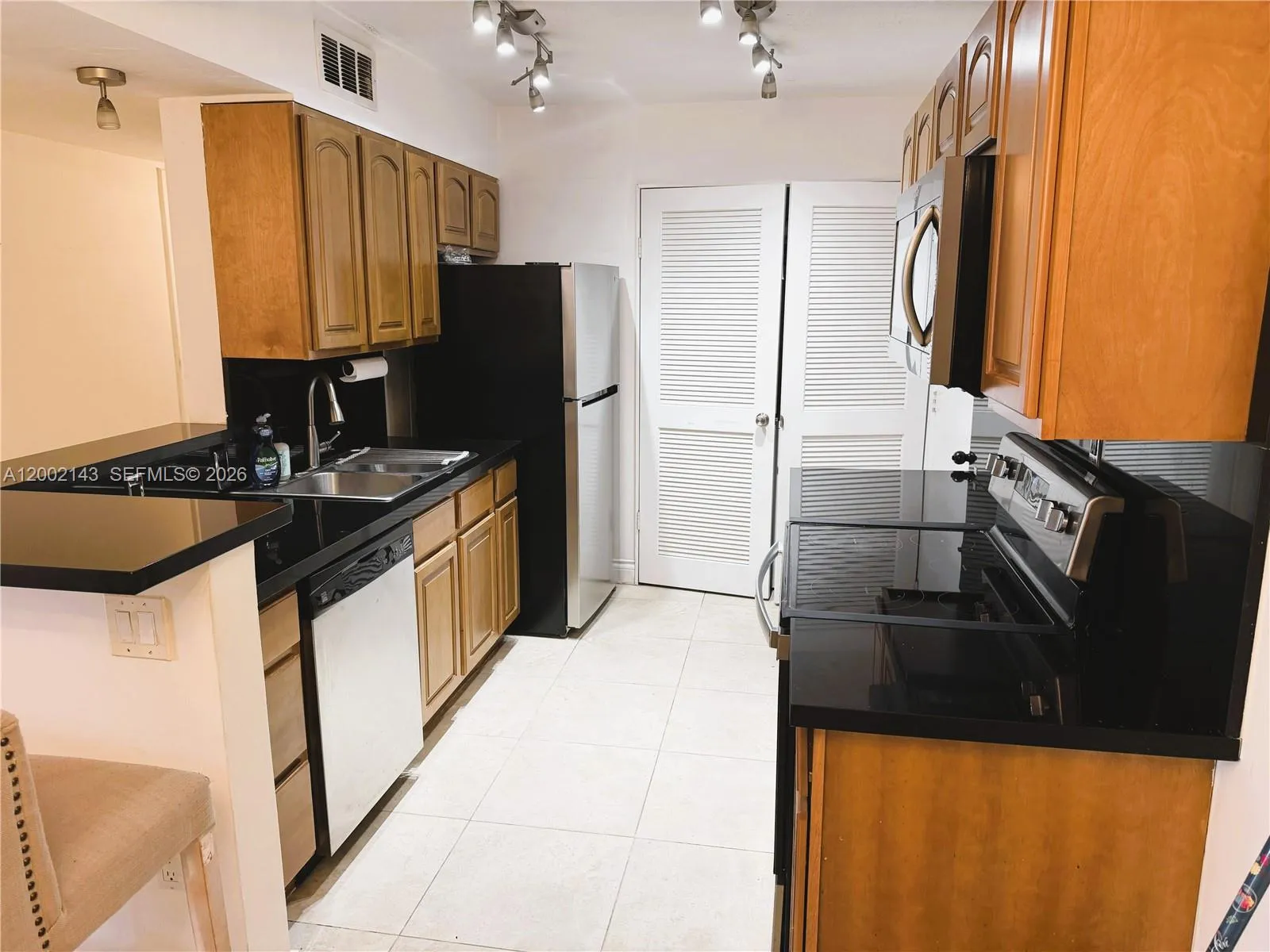 7483 SW 82nd St # A102, Miami FL 33143