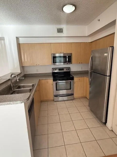 8070 N Nob Hill Rd # 205, Tamarac FL 33321