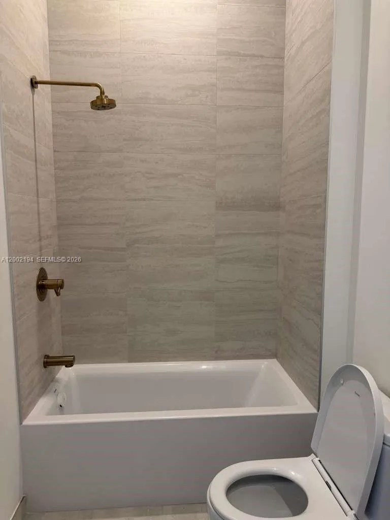 77 SE 5th street # 1011, Miami FL 33131