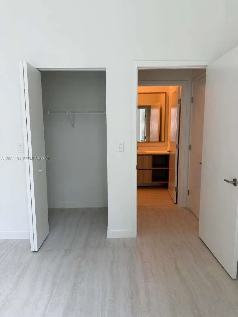 77 SE 5th street # 1011, Miami FL 33131