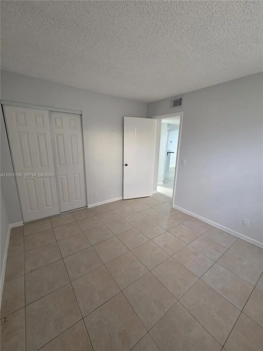 8871 Wiles Rd # 208, Coral Springs FL 33067