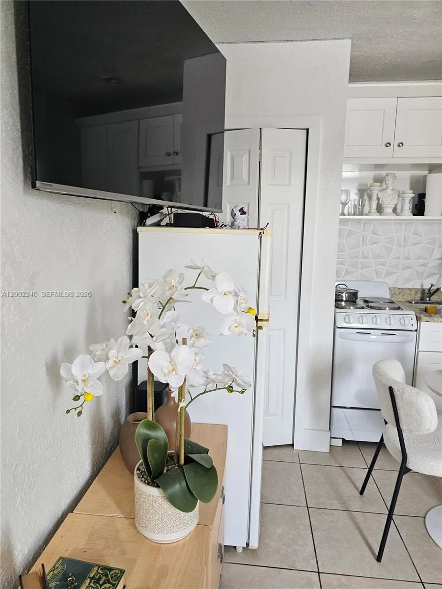 2513 SW 10th St # 5, Miami FL 33135