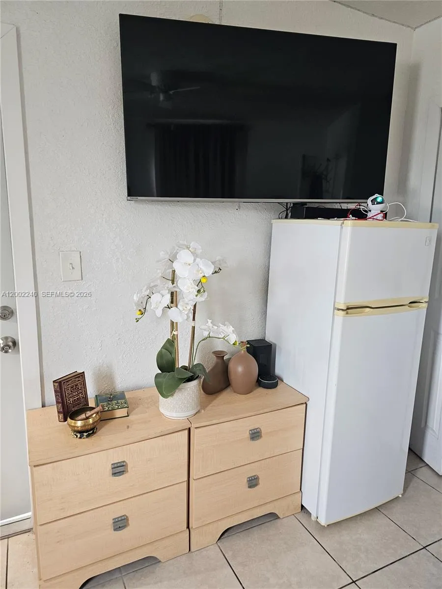 2513 SW 10th St # 5, Miami FL 33135