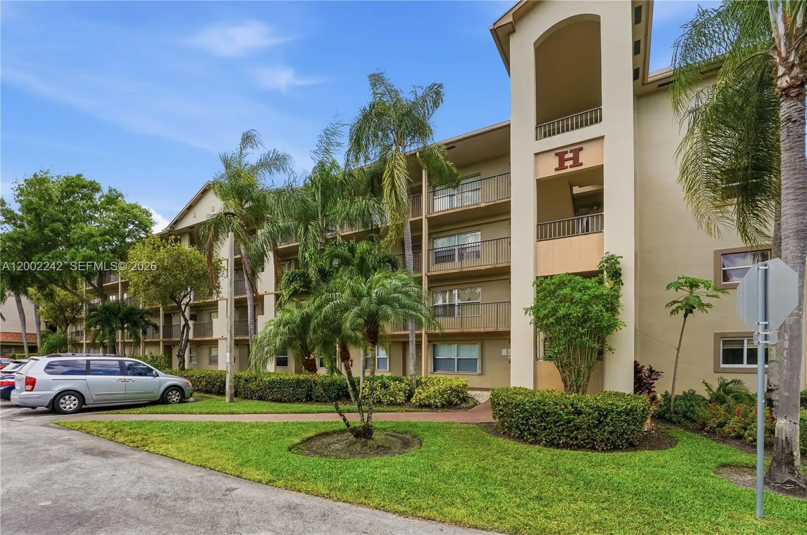 700 SW 137th Ave # 215H, Pembroke Pines FL 33027