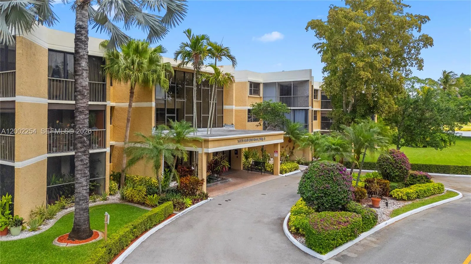 16175 Golf Club Rd # 212, Weston FL 33326