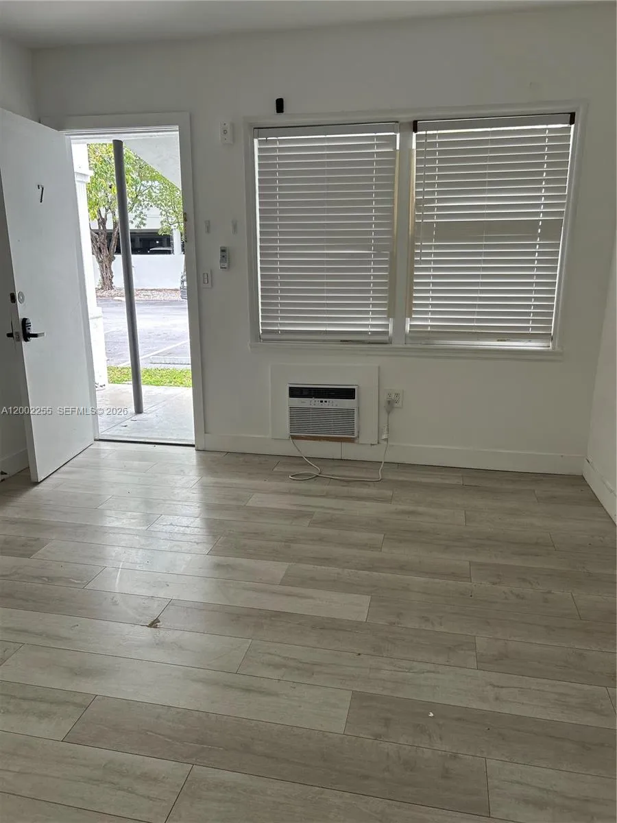 300 Sunset Dr # 7, Fort Lauderdale FL 33301