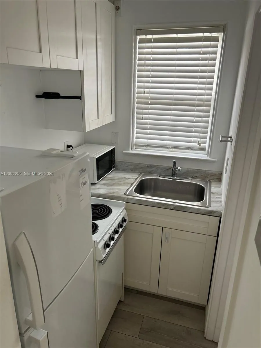 300 Sunset Dr # 7, Fort Lauderdale FL 33301