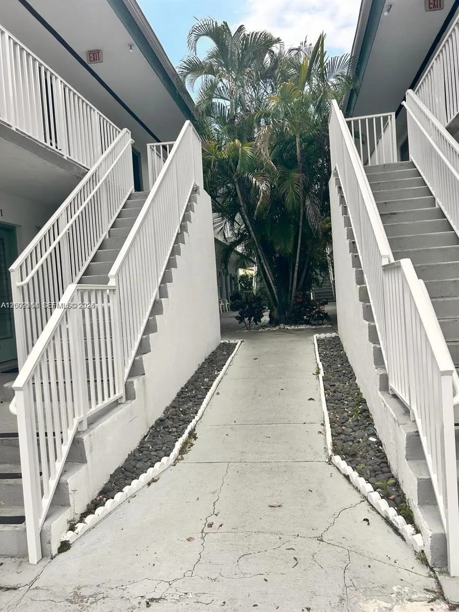 7945 Carlyle Ave # 4, Miami Beach FL 33141