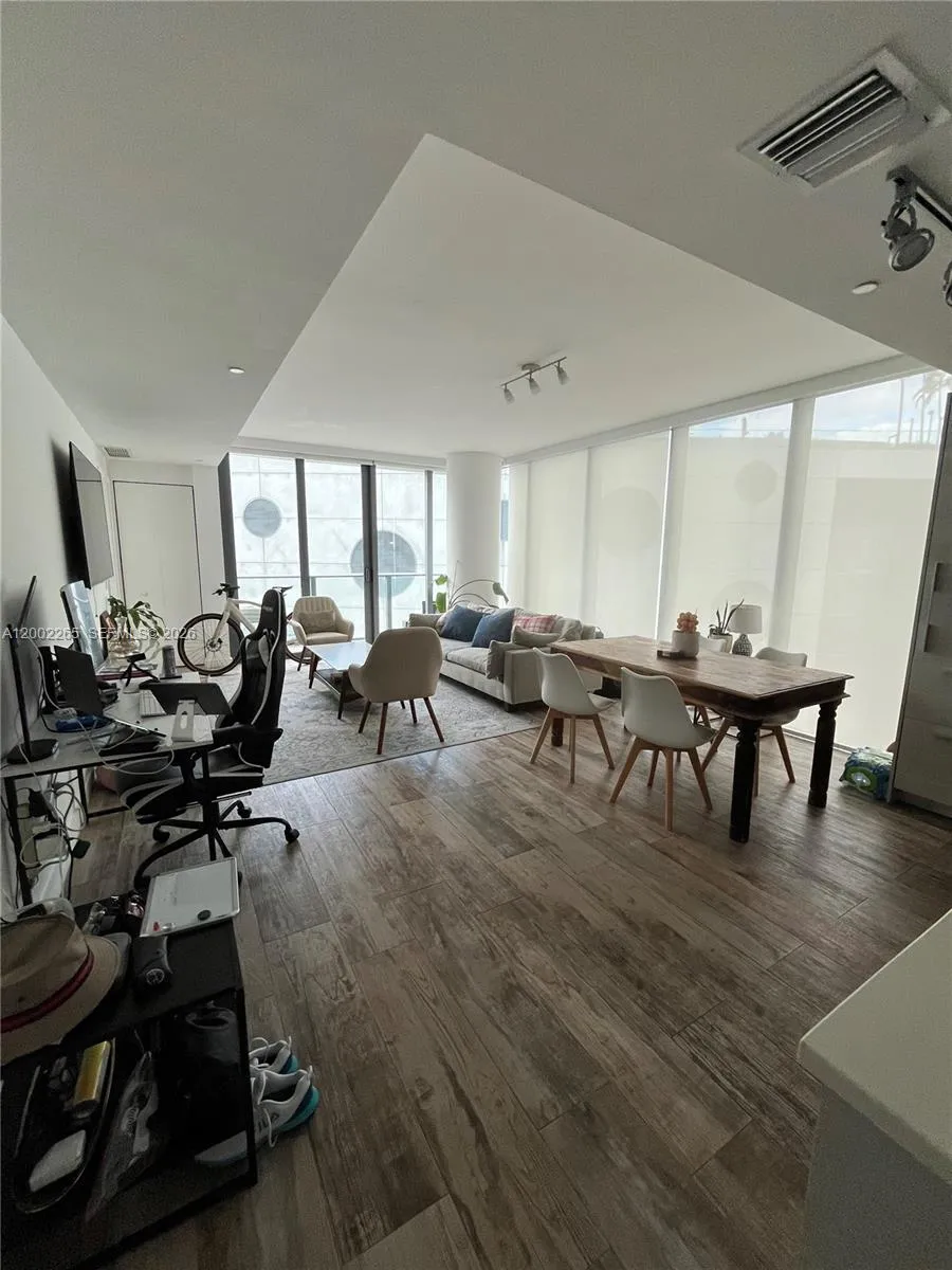 650 NE 32nd St # 608, Miami FL 33137