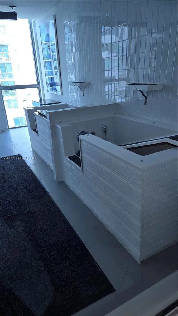 227 NE 2nd St # 1613, Miami FL 33132