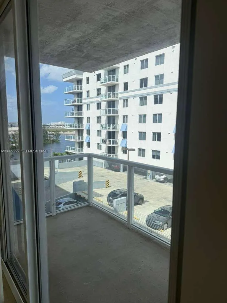 5099 NW 7th St # 906, Miami FL 33126