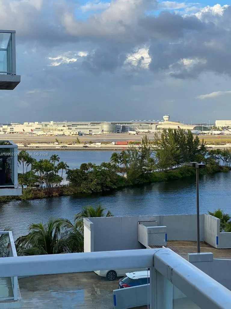 5099 NW 7th St # 906, Miami FL 33126