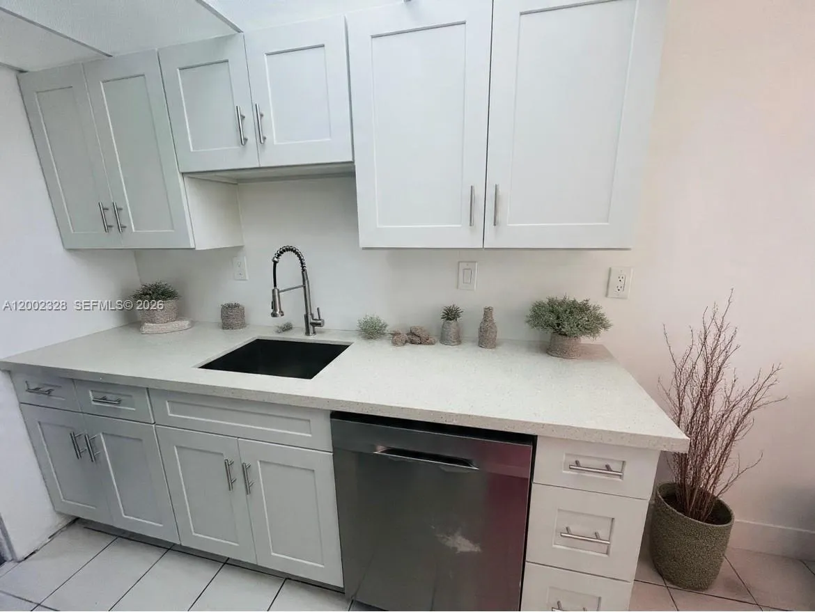 3070 NW 48th Ter # 413, Lauderdale Lakes FL 33313