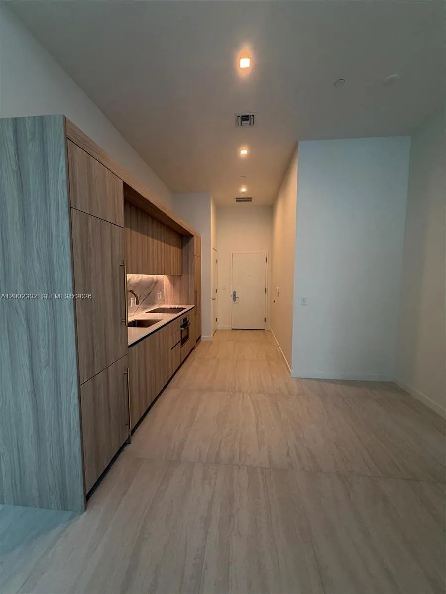 77 SE 5th street # 1010, Miami FL 33131