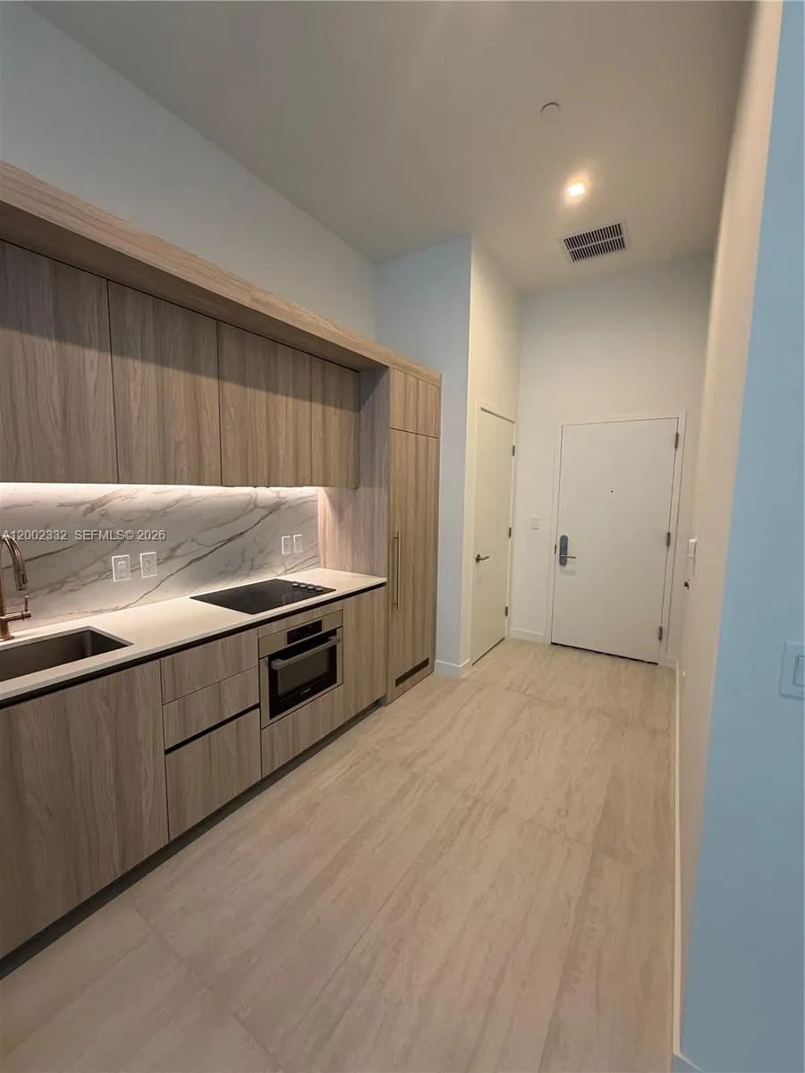 77 SE 5th street # 1010, Miami FL 33131