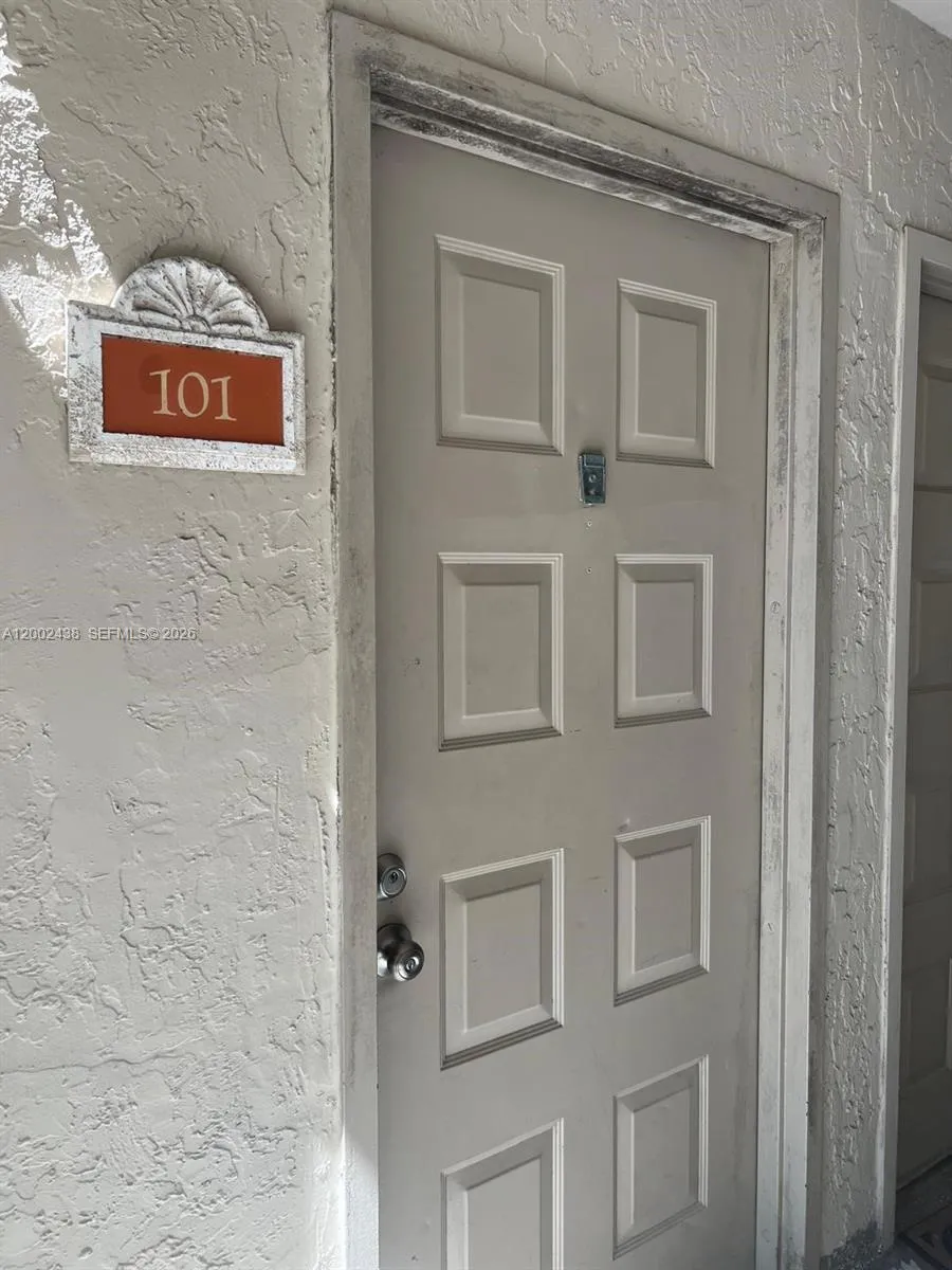 8333 Lake Dr # 101, Doral FL 33166