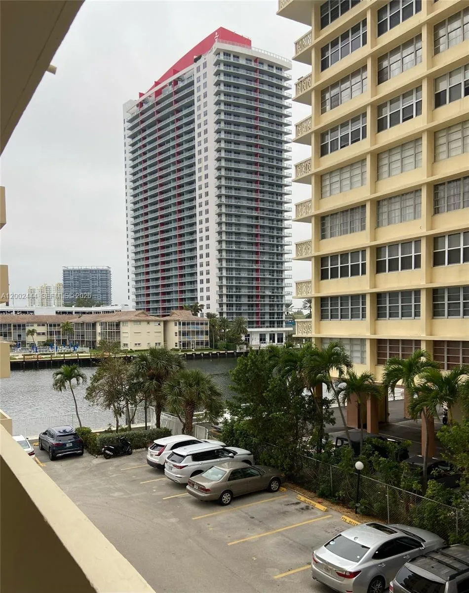 1833 S Ocean Dr # 309, Hallandale Beach FL 33009