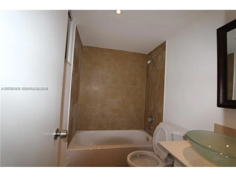 525 W 69th St # 209, Hialeah FL 33014