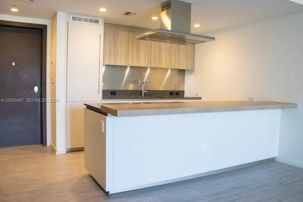 1000 Brickell Plz # 1906, Miami FL 33131