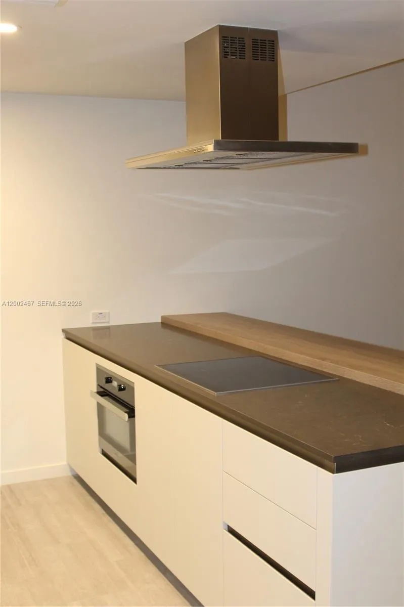 1000 Brickell Plz # 1906, Miami FL 33131