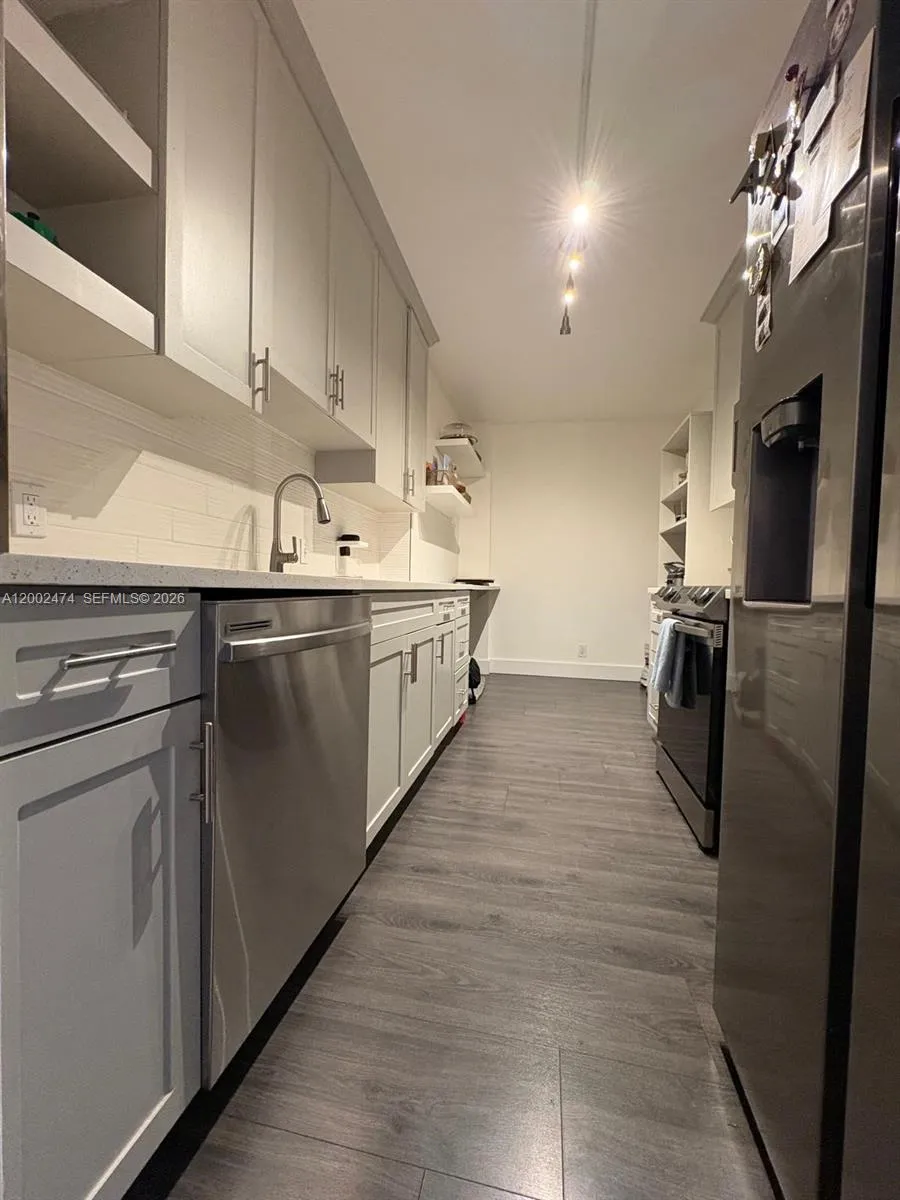 4200 Hillcrest Dr # 208, Hollywood FL 33021