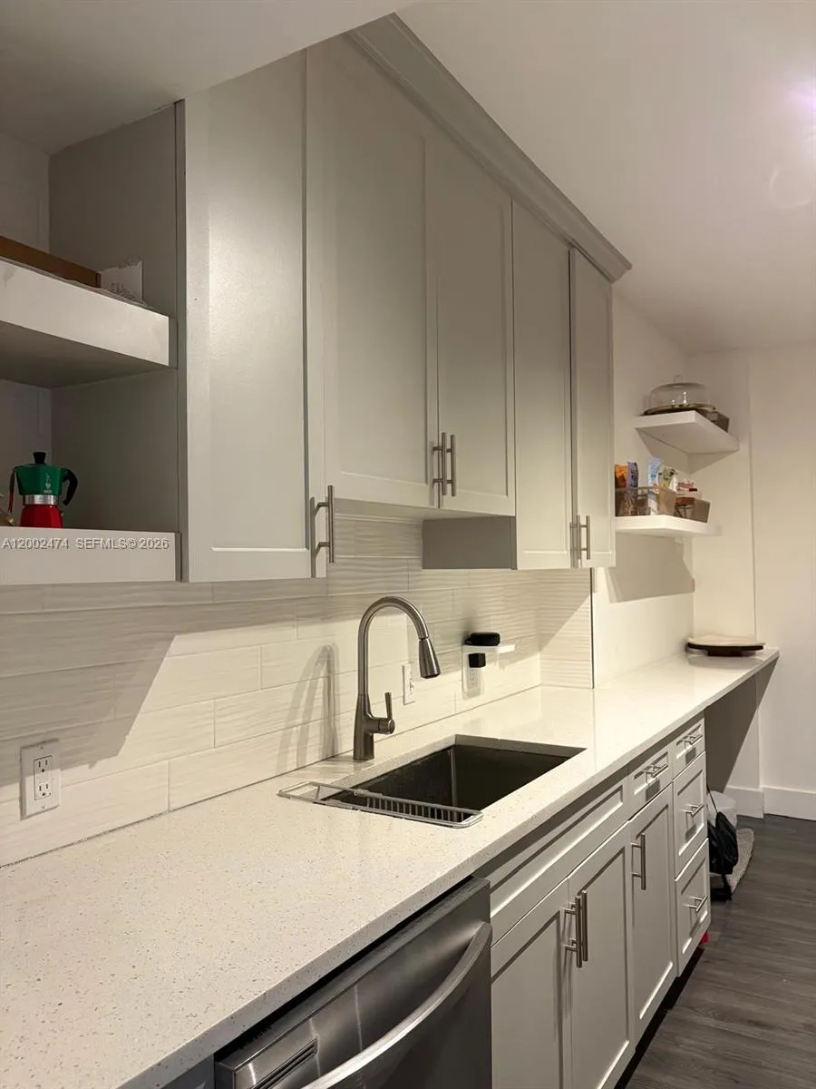 4200 Hillcrest Dr # 208, Hollywood FL 33021